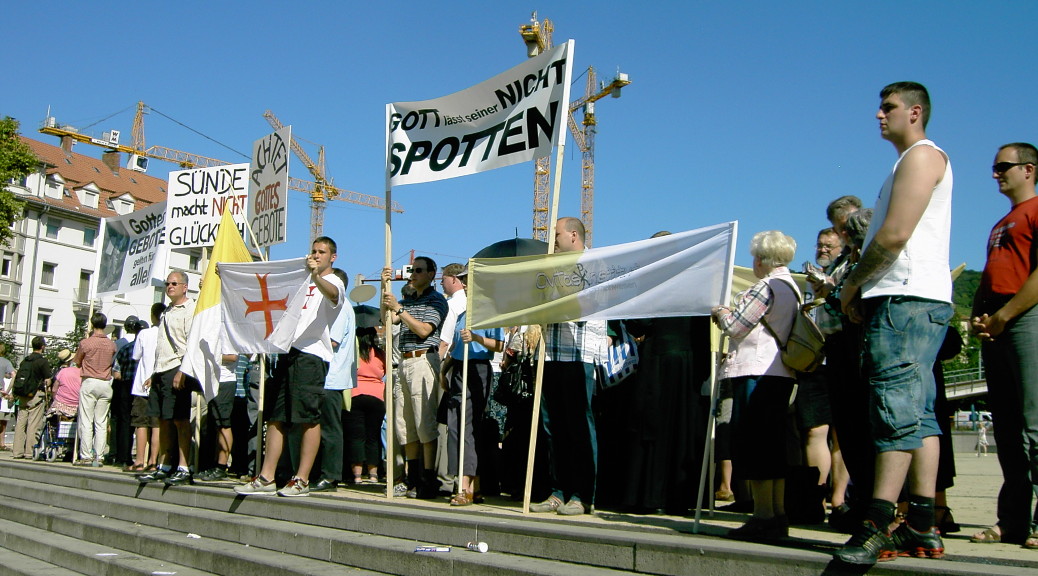 Demonstration der Piusbruderschaft gegen den Christopher Street Day in Stuttgart 2009