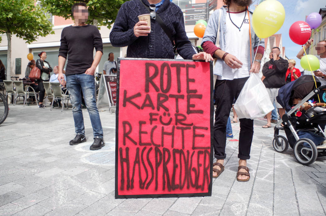 Am 23. Juni hielt Michael Stürzenberger mit seiner sogenannten Bürgerbewegung Pax Europa eine Kundgebung ab, in der er gegen Muslime hetzte.