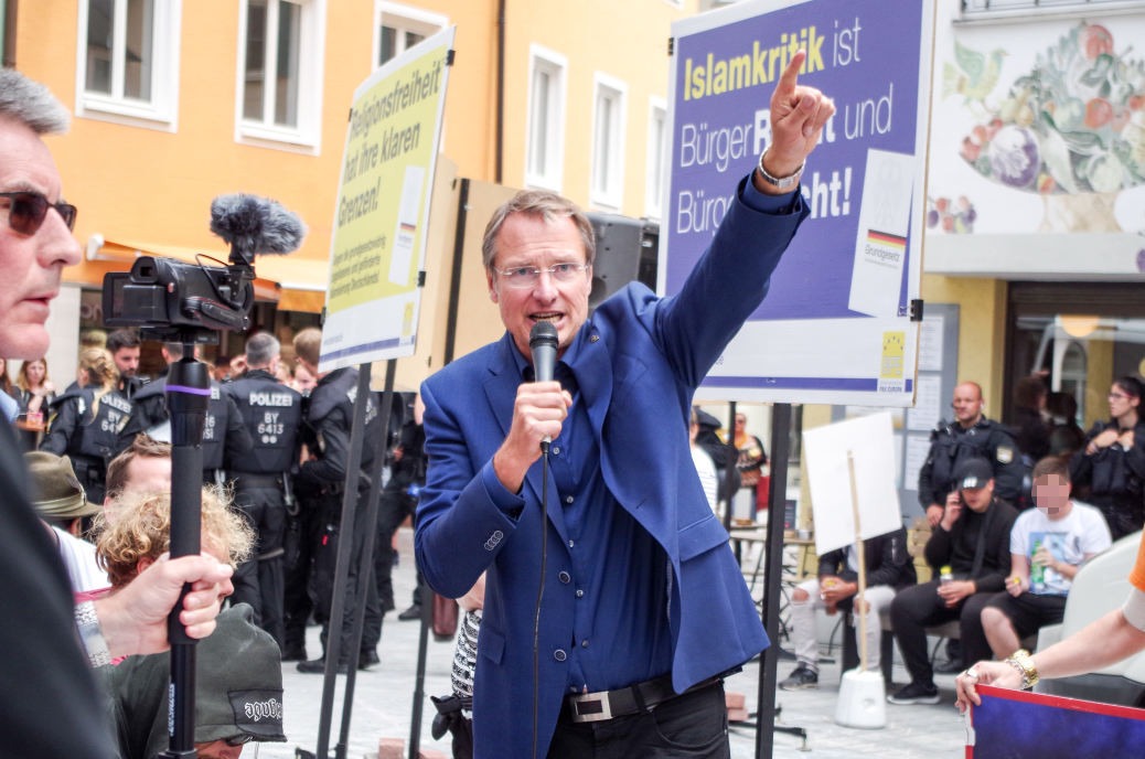 Michael Stürzenberger auf seiner fünfstündigen Anti-Islam-Kundgebung in Kaufbeuren.