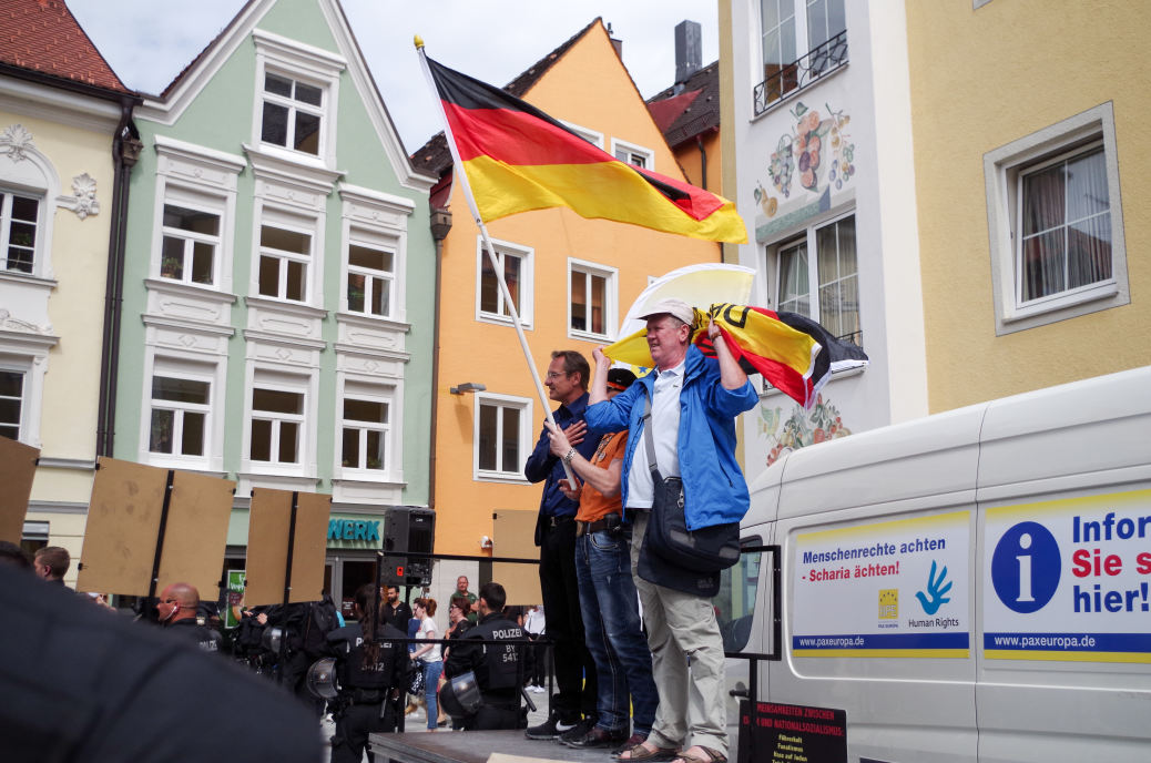 Am 23. Juni hielt Michael Stürzenberger mit seiner sogenannten Bürgerbewegung Pax Europa eine Kundgebung ab, in der er gegen Muslime hetzte.
