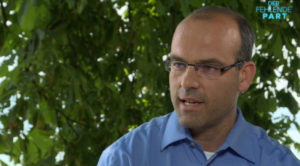 Rainer Rothfuß lief von der Union zur AfD über. Dem Wechsel ging eine verschwörungsideologisch grundierte Rechtsdrift des ehemaligen Universitätsprofessors voraus. (Screenshot Der fehlende Part, Youtube)