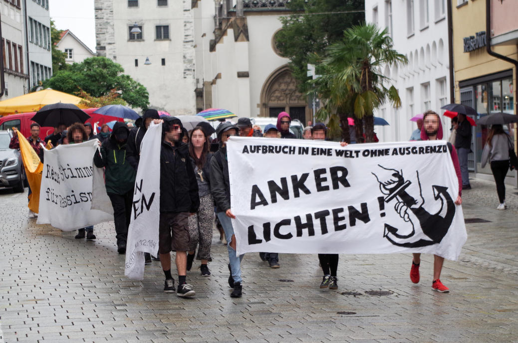 Für einen »Aufbruch in eine Welt ohne Ausgrenzung« und gegen Ankerzentren demonstrierten knapp 100 Menschen am 25. August in Ravensburg.