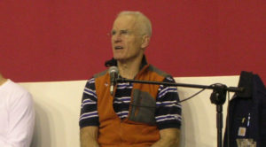 Lama Ole Nydahl auf einem Vortrag (Bild: Piotr Czerniawski, CC by-sa 2.5)
