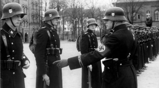 Leibstandarte Adolf Hitler in Berlin am 22. November 1938. (Bundesarchiv, Bild 183-H15390 / CC-BY-SA 3.0)