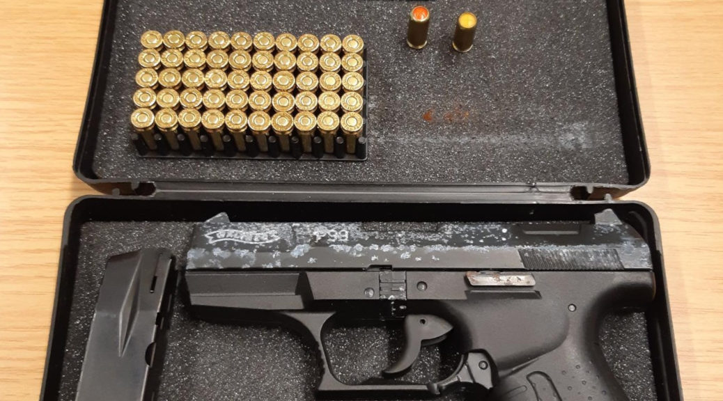 Diese Schreckschusspistole samt Munition stellten die Bundespolizisten sicher. Photo: Bundespolizei