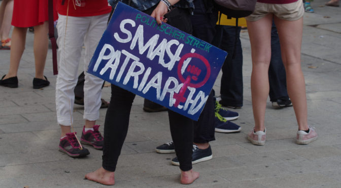 Gegen den »organisierten Antifeminismus« von ALfA und Co demonstrierten Feministinnen und Feministen bereits am 27. Juli 2019 in Augsburg.