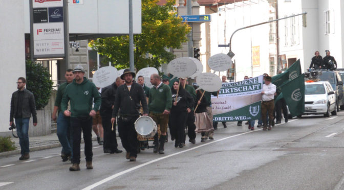 Als erstmaligen Erfolg im Allgäu kann Der Dritte Weg einen Aufmarsch am 19. Oktober 2019 verbuchen. Weitgehend ungestört marschierten rund 35 Neonazis durch Kempten.