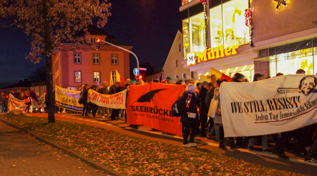 Auch aus Solidarität mit Geflüchteten demonstrierten am 6. Dezember 2019 viele für eine Unterstützung antifaschistischer Arbeit in Kempten.