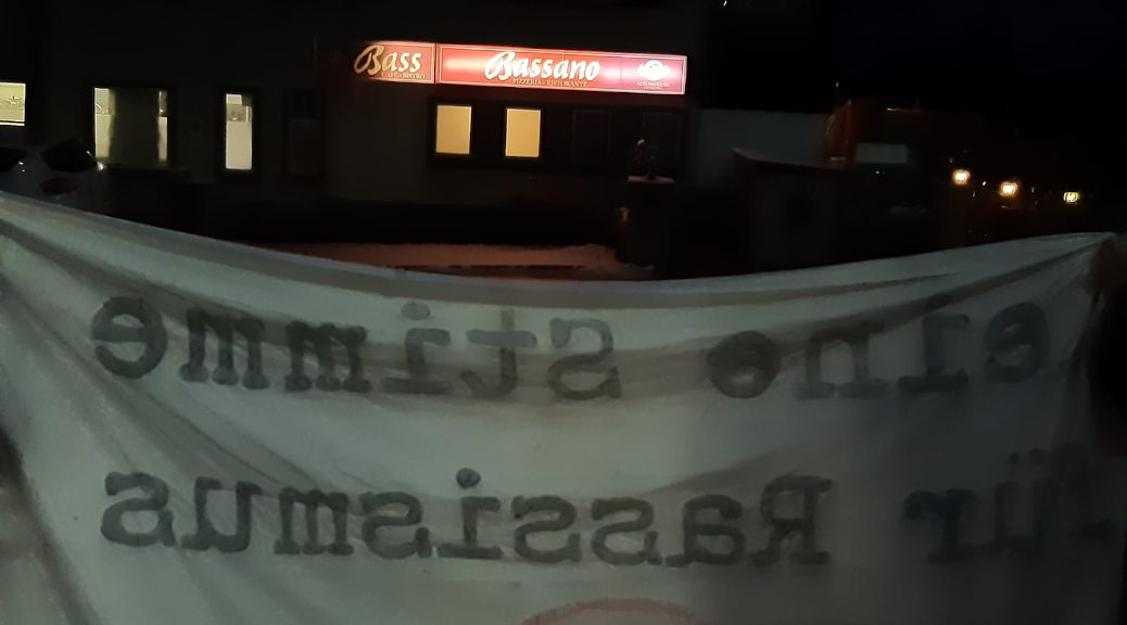 Zum dritten mal in drei Monaten demonstrierten Antirassist*innen am 10. Dezember 2019 gegen den AfD-Treff in der Pizzeria Bassano in Oberstaufen. (Photo: Kiene Stimme für Rassismus)