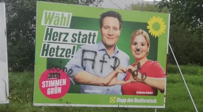 Grünen-Wahlplakat mit »AfD«, Hitlerbart und Penis beschmiert