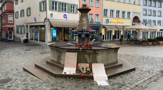 Gedenkstätte für Oury Jalloh am Ravensburger Marienplatz.
